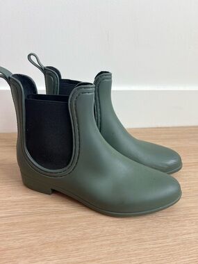 Report Olive Green Chelsea Rain Booties